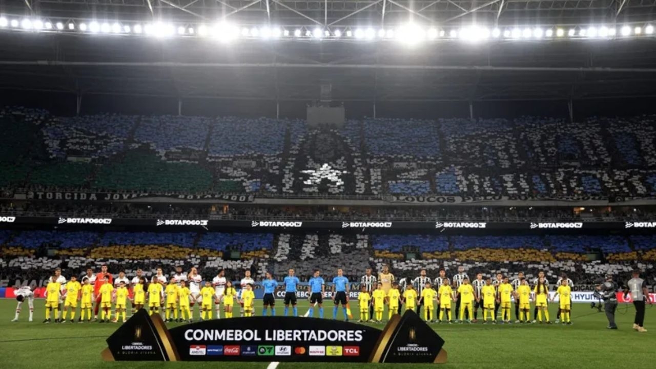 Botafogo bate recorde de sócios e exibe mosaico inédito em jogo contra o São Paulo Lorena Bueri