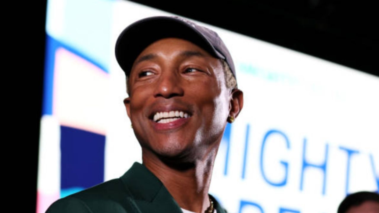 Pharrell Williams critica celebridades que se envolvem na política : 'Melhor ficar quieto' Lorena Bueri