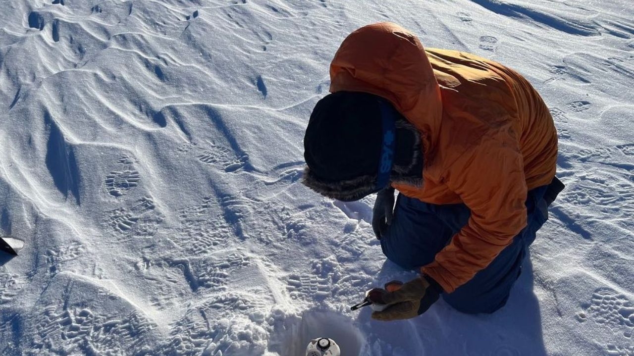 Cientistas divulgam estudos preocupantes sobre a geleira mais larga da Antártica Lorena Bueri