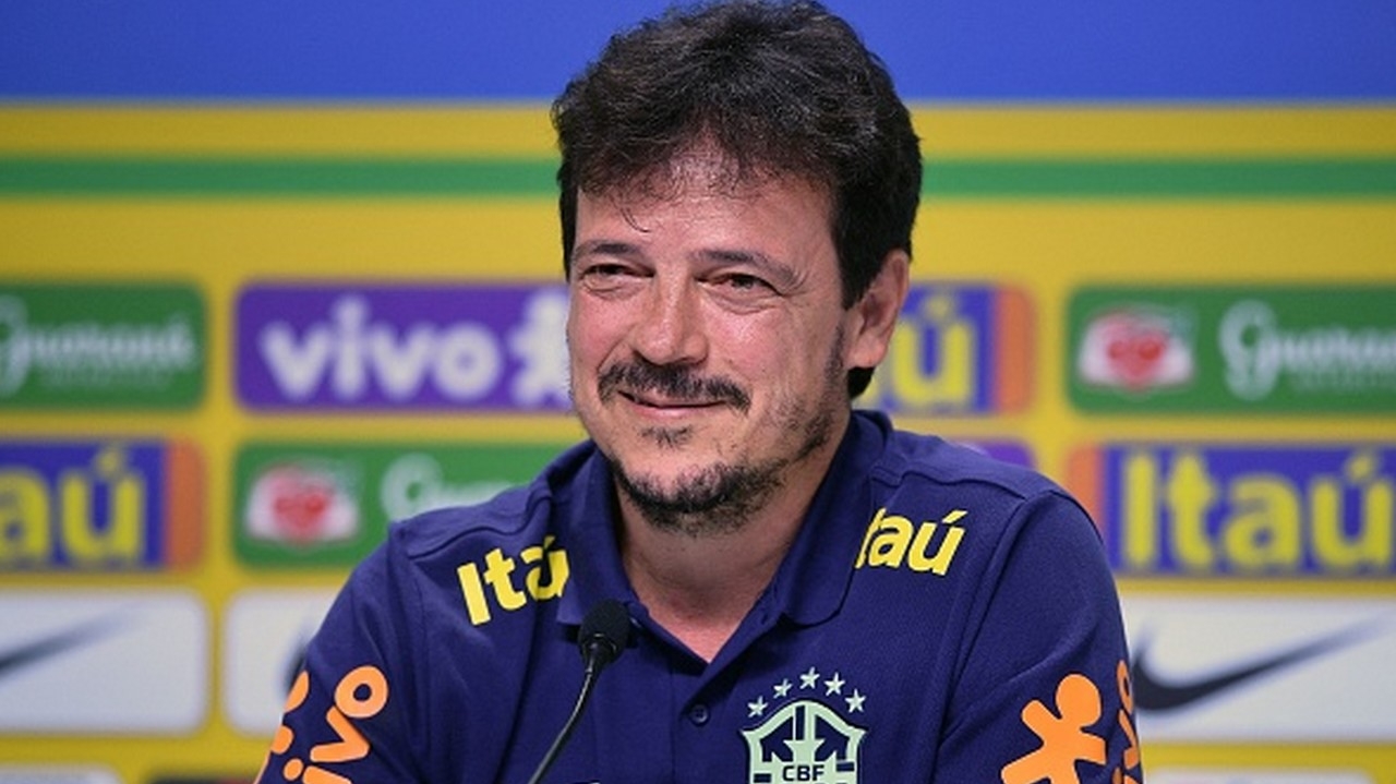 Fernando Diniz é oficializado como técnico do Cruzeiro Lorena Bueri