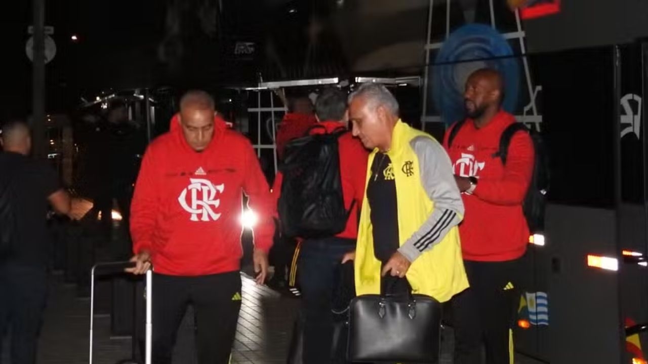 Flamengo desembarca em Montevidéu para jogo mais importante da temporada  Lorena Bueri