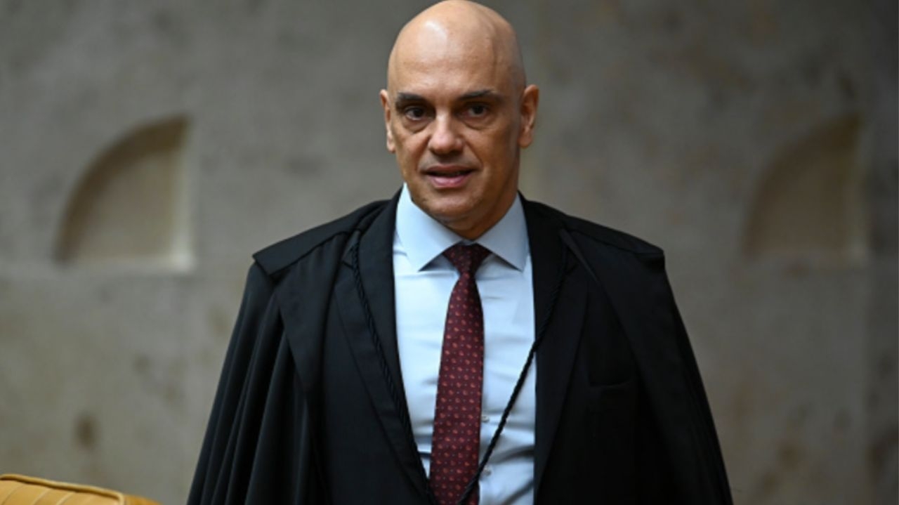 Alexandre de Moraes afirma que X continuará bloqueada até todos acertos judiciais serem feitos Lorena Bueri