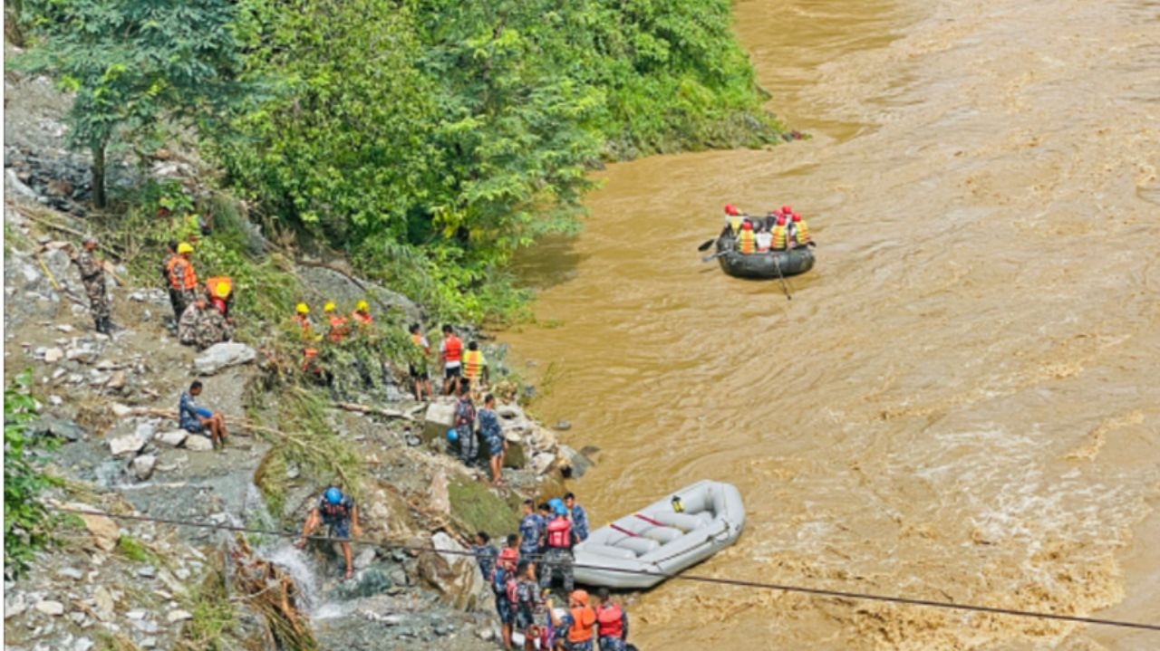 Nepal sofre com inundações e deslizamentos de grande magnitude Lorena Bueri