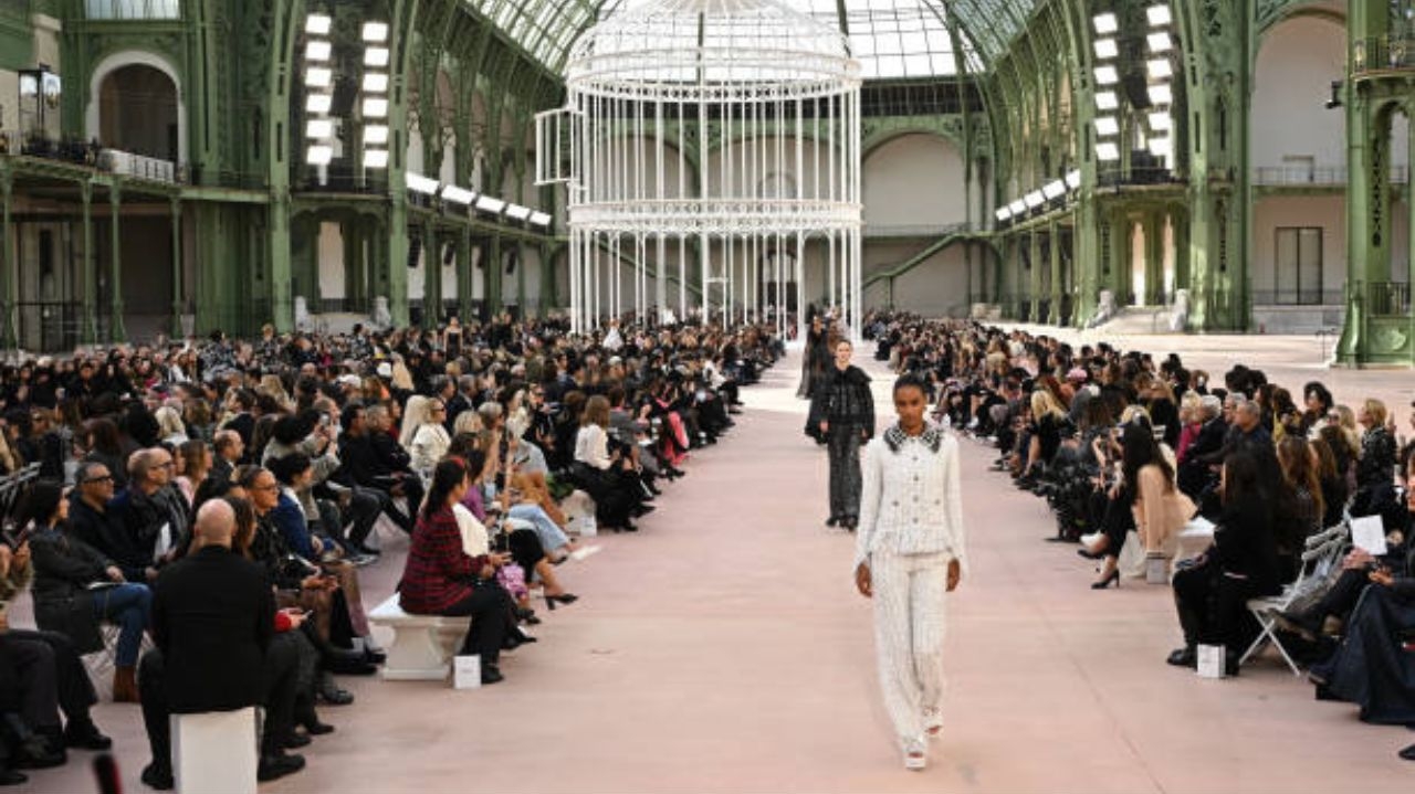 Chanel lança nova coleção no Grand Palais de Paris Lorena Bueri