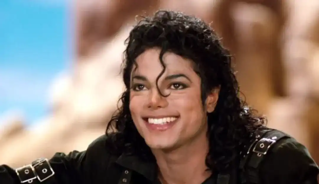 Irmão de Michael Jackson diz que cantor poderá ter novo álbum póstumo lançado