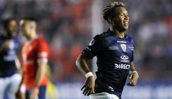 Vasco fecha a contratação do atacante equatoriano Jhon Sanchez