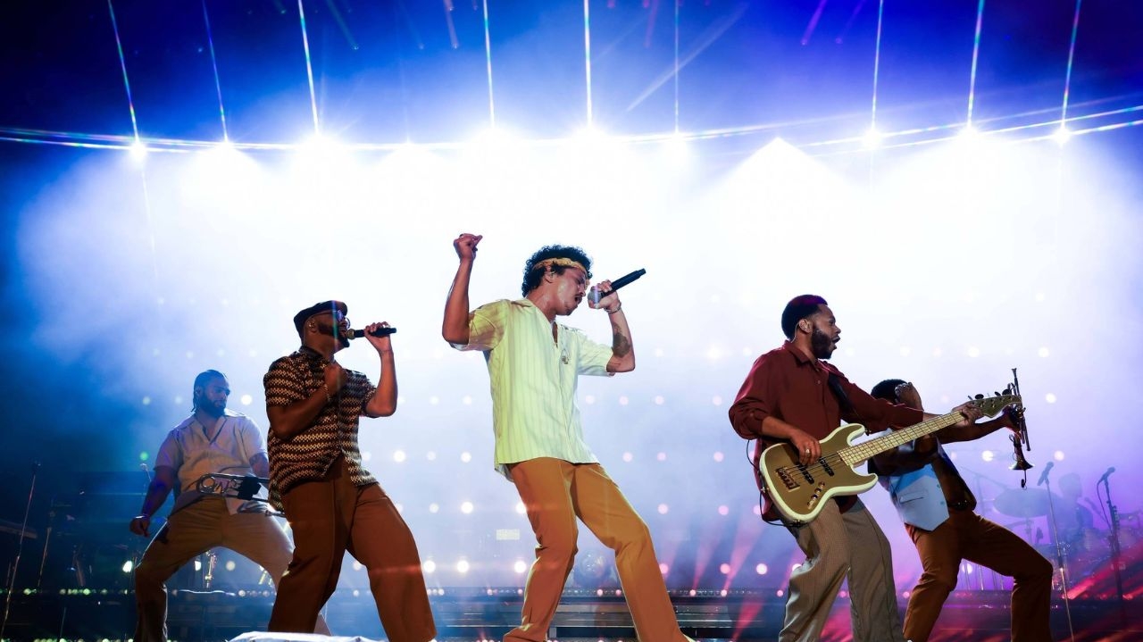 Cantor Bruno Mars volta ao Brasil para uma série de shows Lorena Bueri