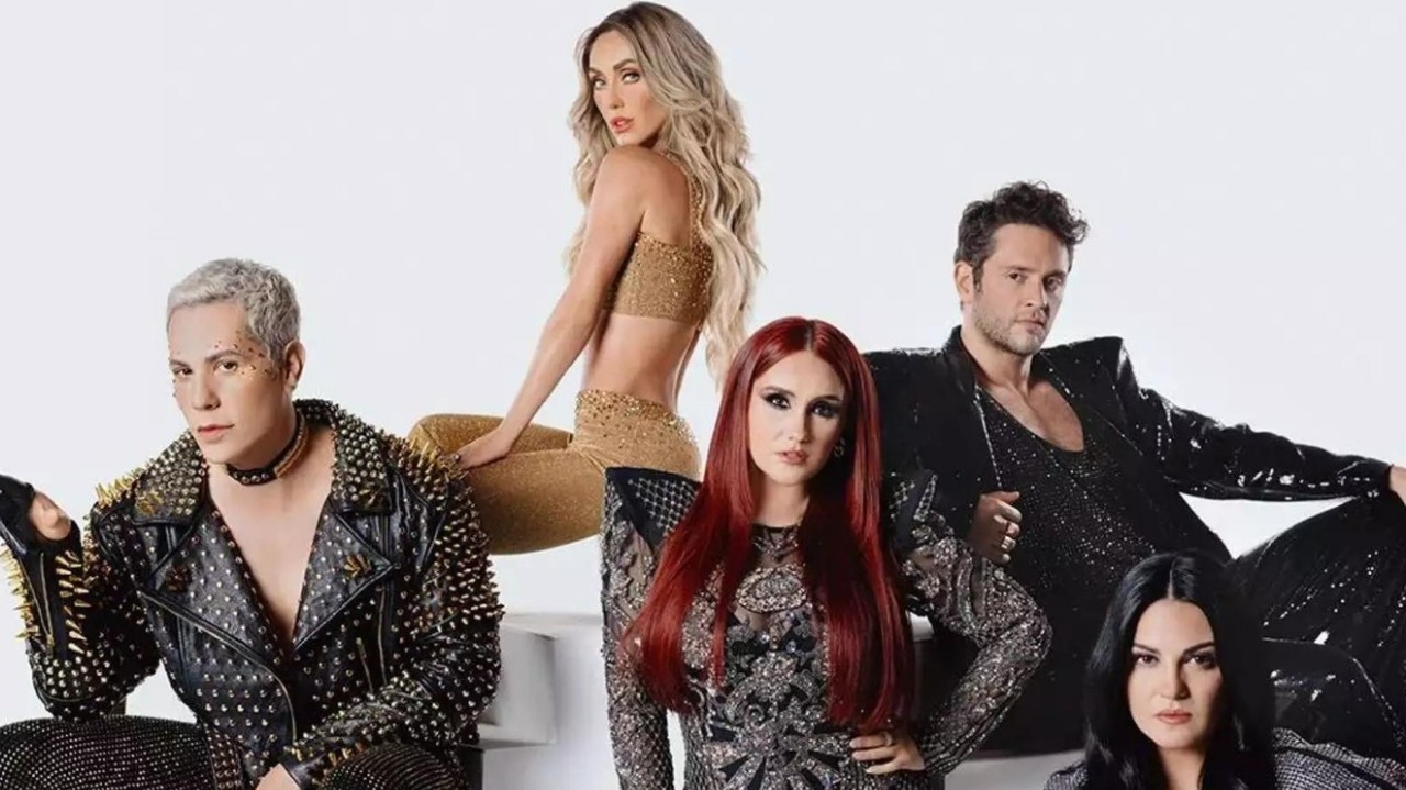 RBD celebra vitória contra ex-empresario Lorena Bueri