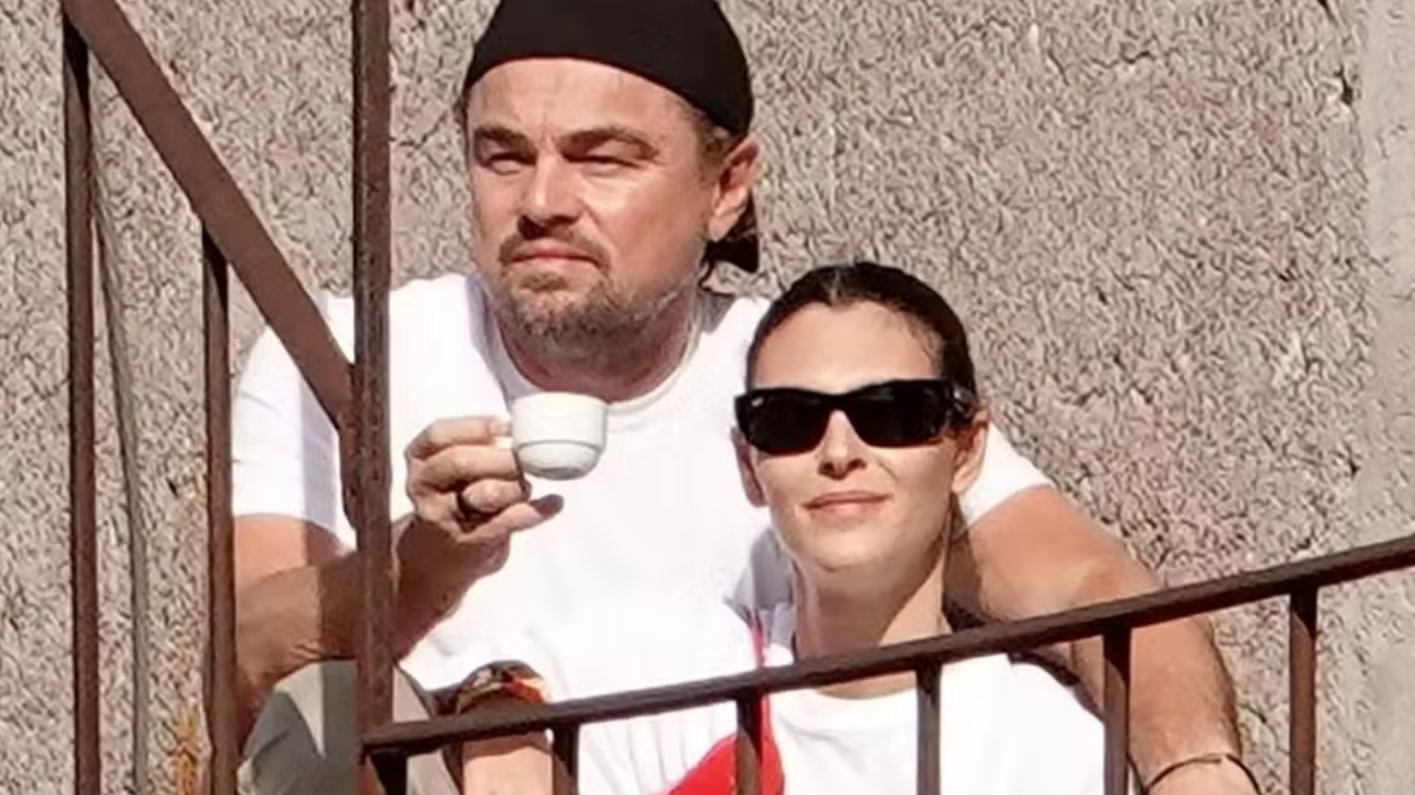 Leonardo Dicaprio aparece em clima de romance com a namorada em Roma Lorena Bueri