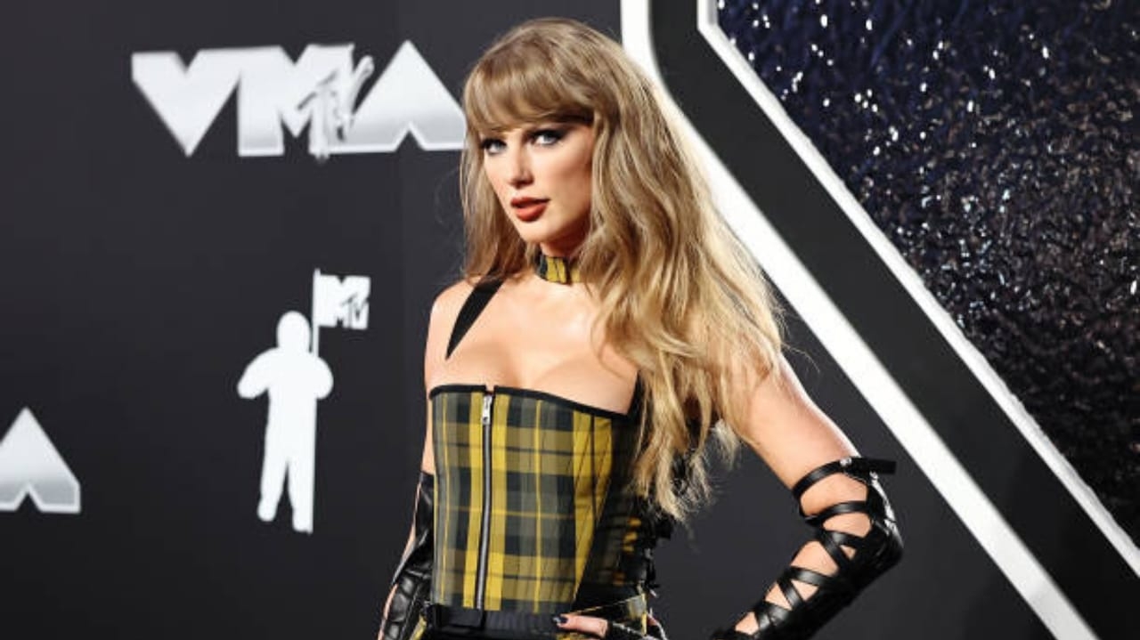 Taylor Swift se torna a cantora mais rica do mundo Lorena Bueri