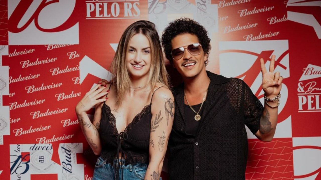 Mari Palma reage ao encontro e conta que Bruno Mars a chamou para dançar Lorena Bueri