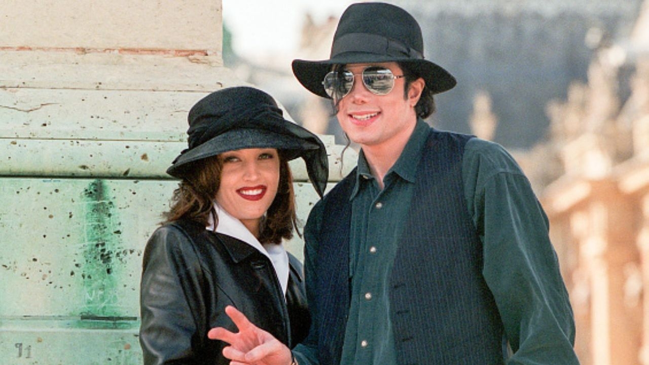 Em livro póstumo Lisa Presley revela que Michael Jackson ainda era virgem aos 35 anos Lorena Bueri