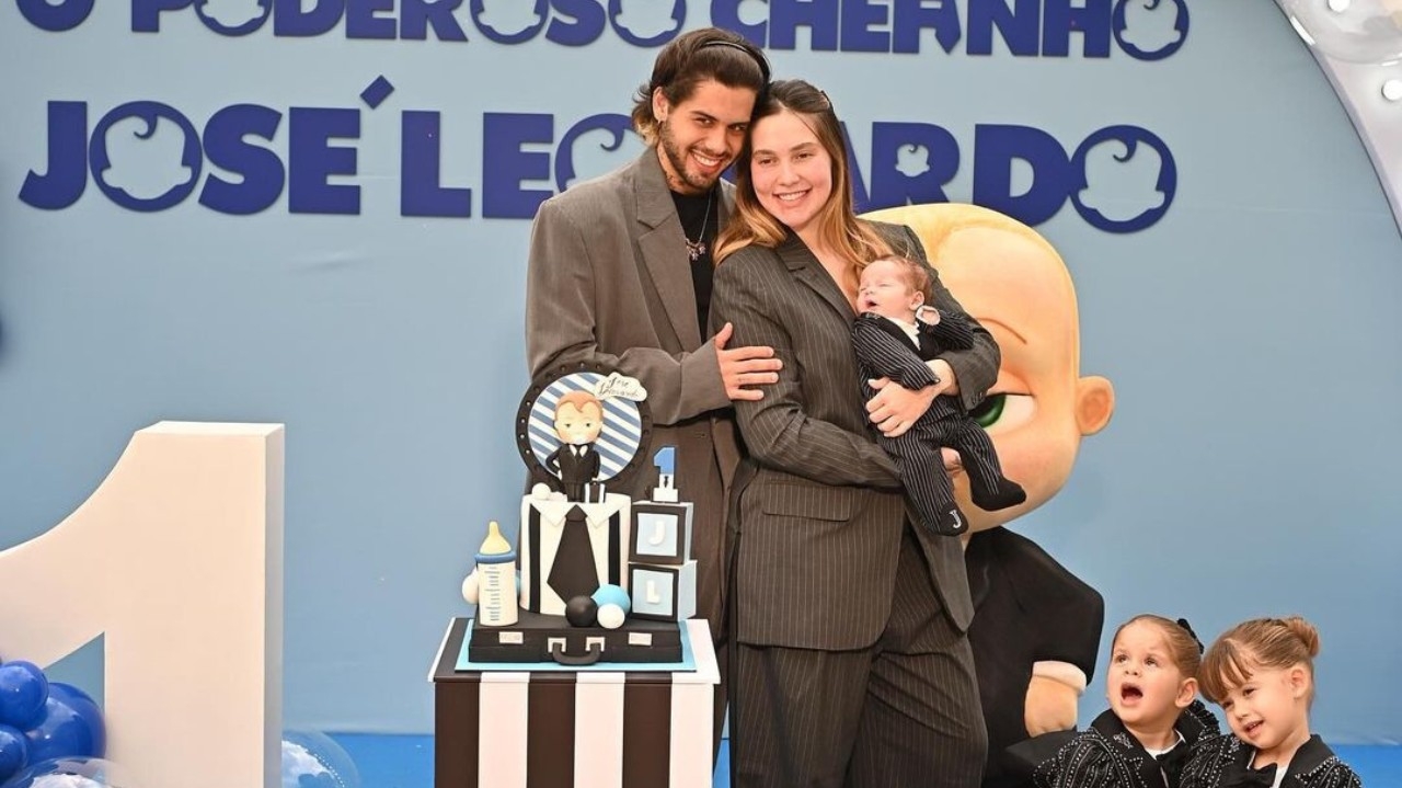 Zé Felipe  e Virgínia celebram 1° mêsversário de José Leonardo Lorena Bueri