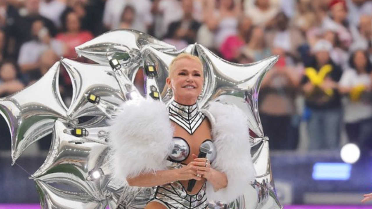 Xuxa faz show inédito no 'Futebol da Esperança' Lorena Bueri