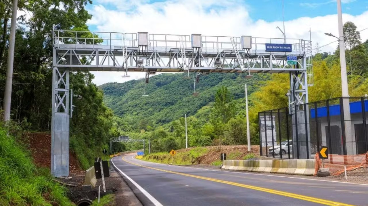 Novas regras para pagamento de pedágio eletrônico em rodovias do Brasil são aprovadas Lorena Bueri