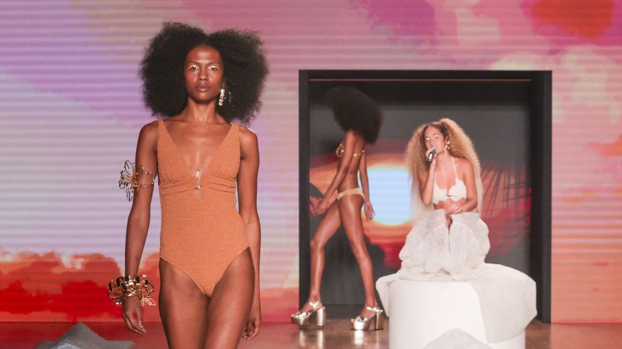 Salinas retorna à SPFW exaltando a brasilidade na beleza Lorena Bueri