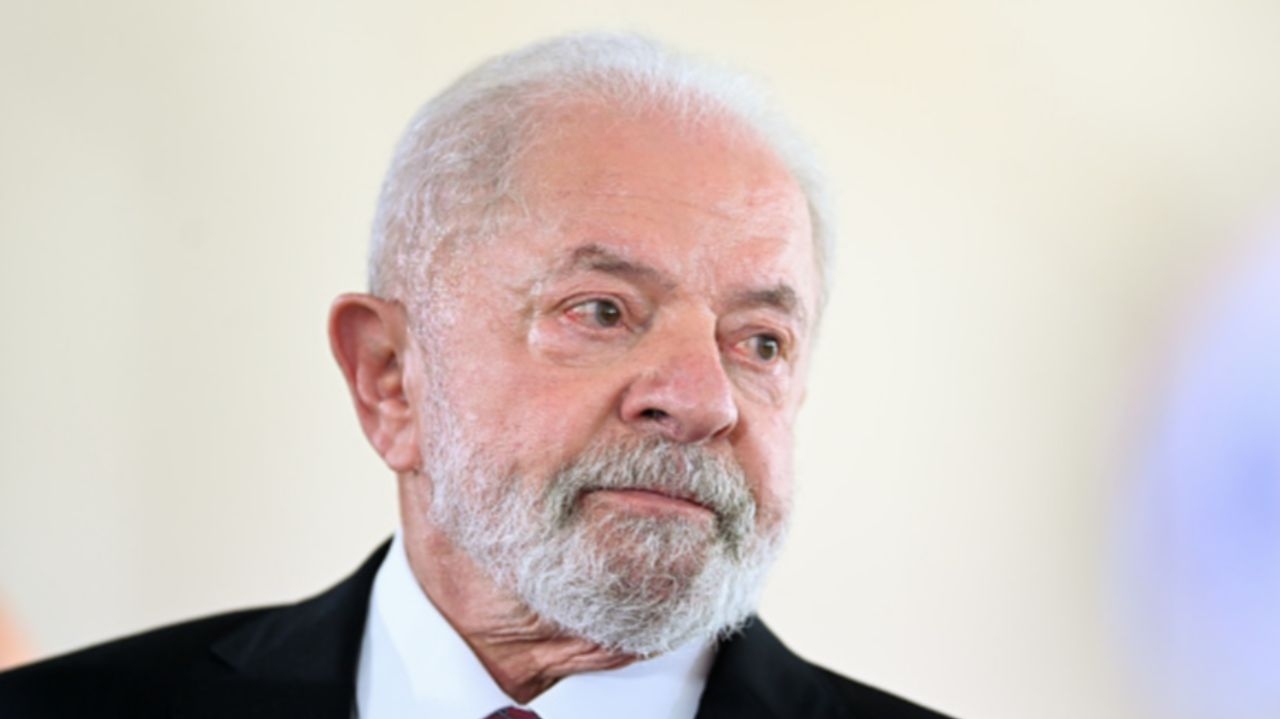 Presidente Lula sofre acidente em banheiro de sua casa e tem viagem para Rússia cancelada Lorena Bueri