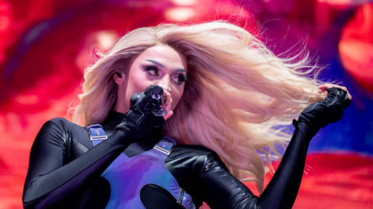 Após receber xingamentos, Pabllo Vittar explica a razão de não ir no programa de Jimmy Fallon Lorena Bueri