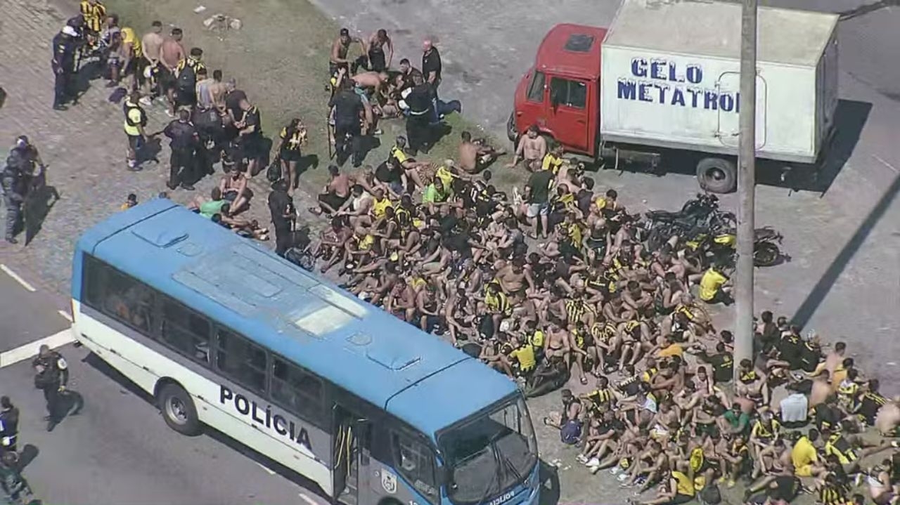 Torcedores do Peñarol causam confusão na Zona Oeste do RJ Lorena Bueri