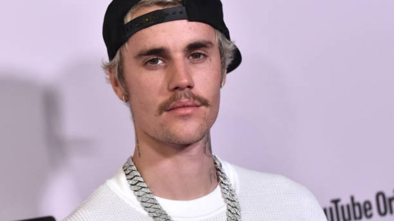 Justin Bieber quer processar ex-gerentes por má administração em suas finanças Lorena Bueri