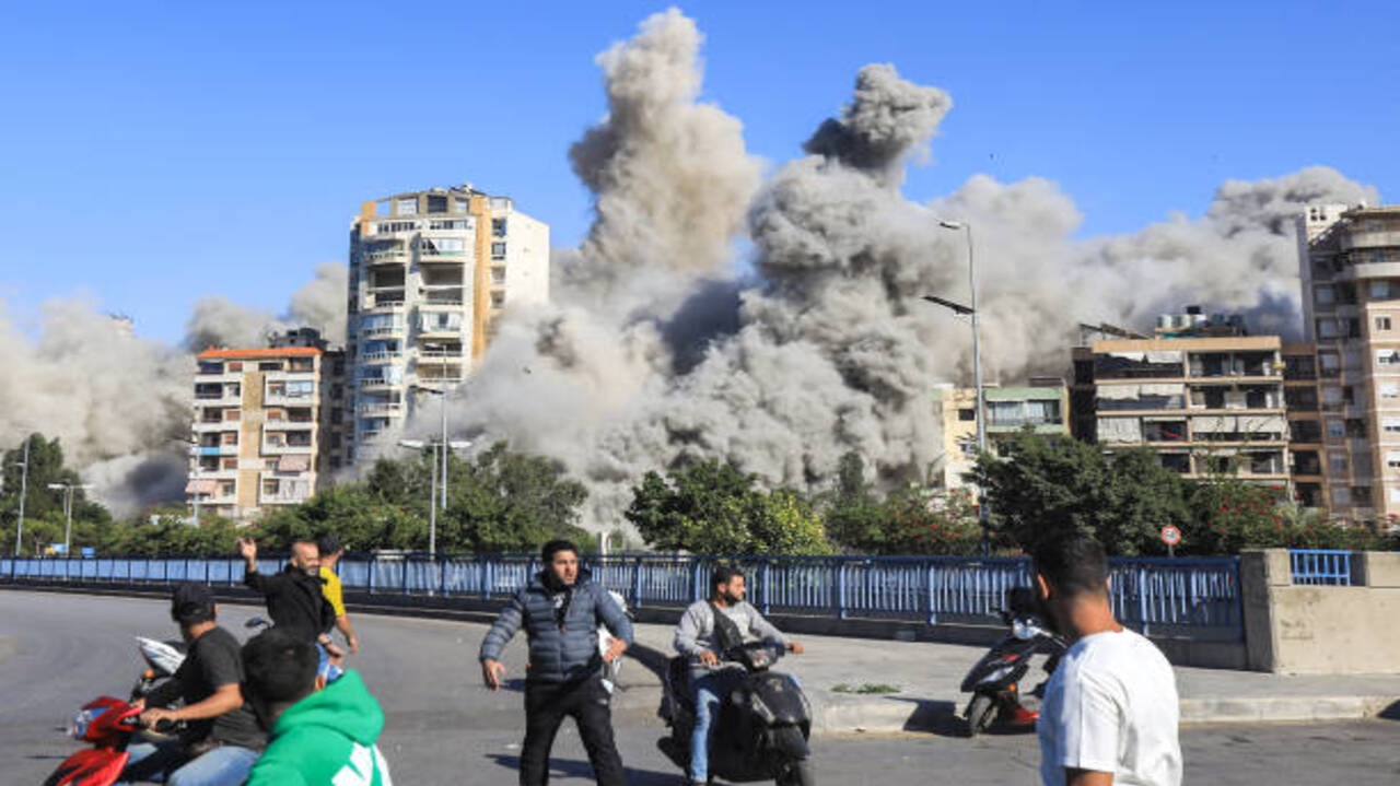  Israel usa “Bomba Inteligente” para derrubar edifício no Líbano  Lorena Bueri