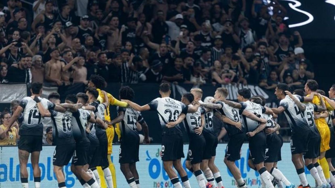 Mudança no meio campo do Corinthians para jogo contra o Racing nesta quinta-feira Lorena Bueri