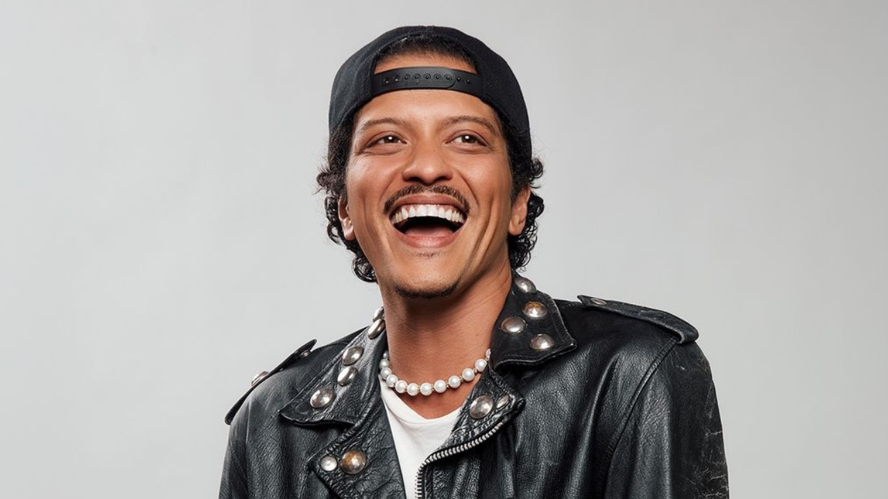 Bruno Mars pode receber título de cidadão honorário no Brasil Lorena Bueri