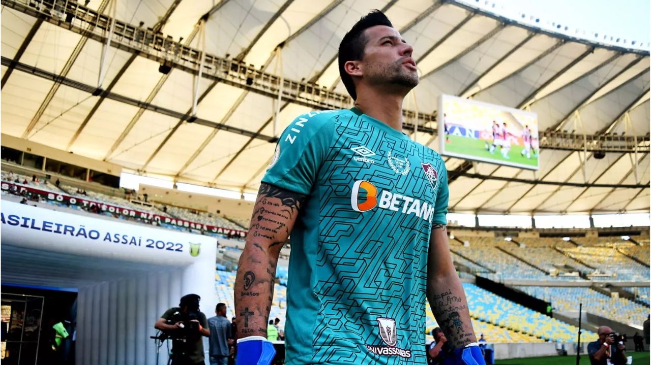 Goleiro Fábio completa 700 jogos pelo Brasileirão na carreira Lorena Bueri