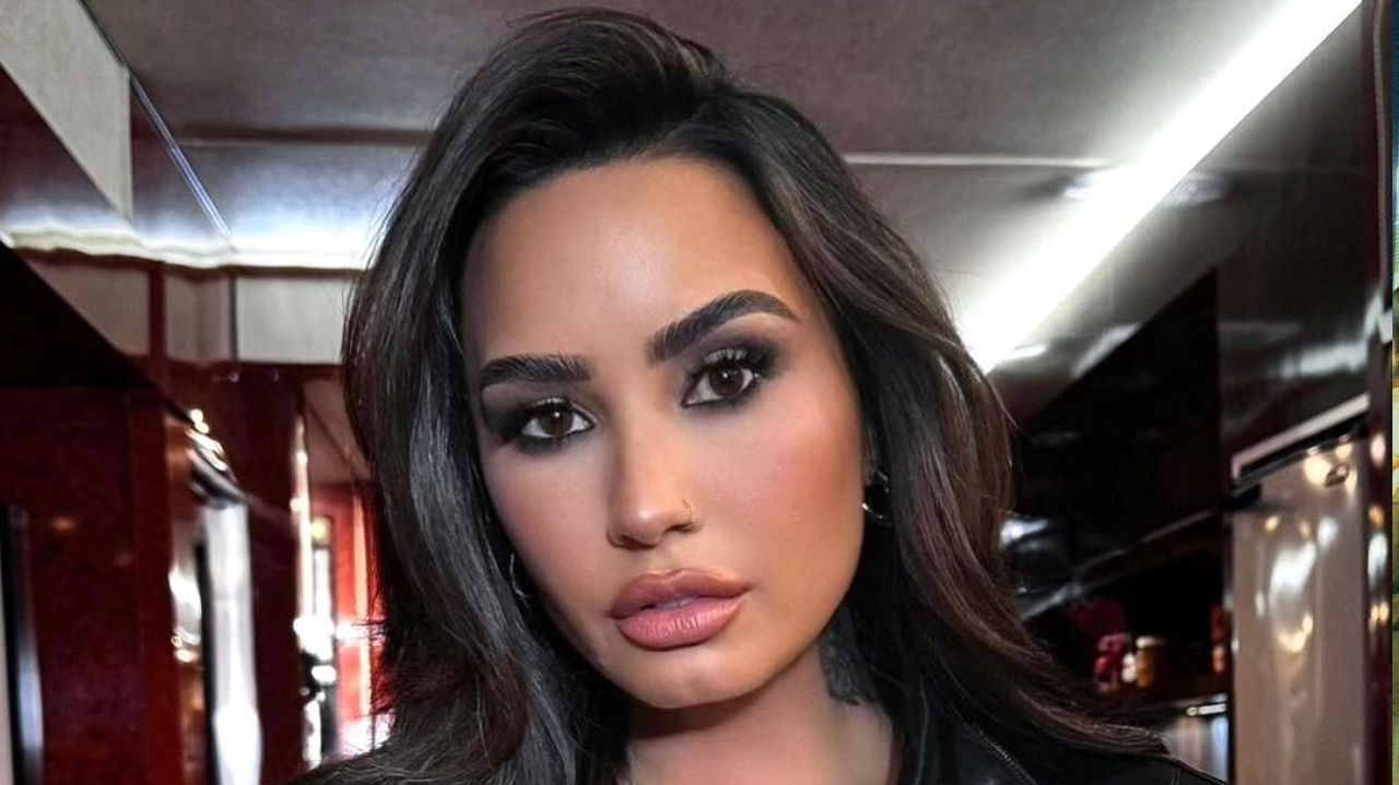  Demi Lovato lamenta morte de sobrinha recém-nascida  Lorena Bueri