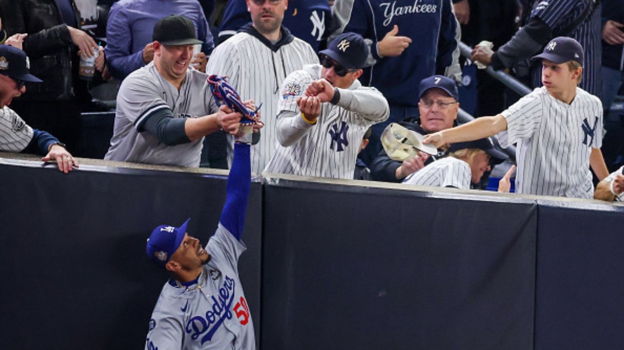 Torcedores são expulsos em partida da World Series de baseball Lorena Bueri