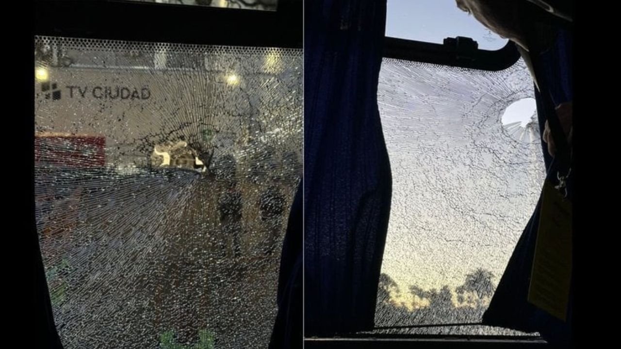 Na chegada ao estádio Centenário, ônibus do Botafogo é apedrejado por torcedores do Peñarol Lorena Bueri