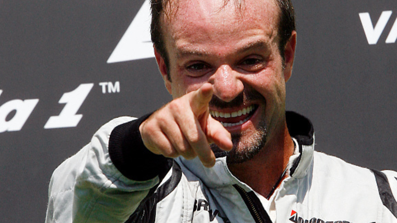 Barrichello questiona a preferência por Hamilton para pilotar o carro de Senna Lorena Bueri