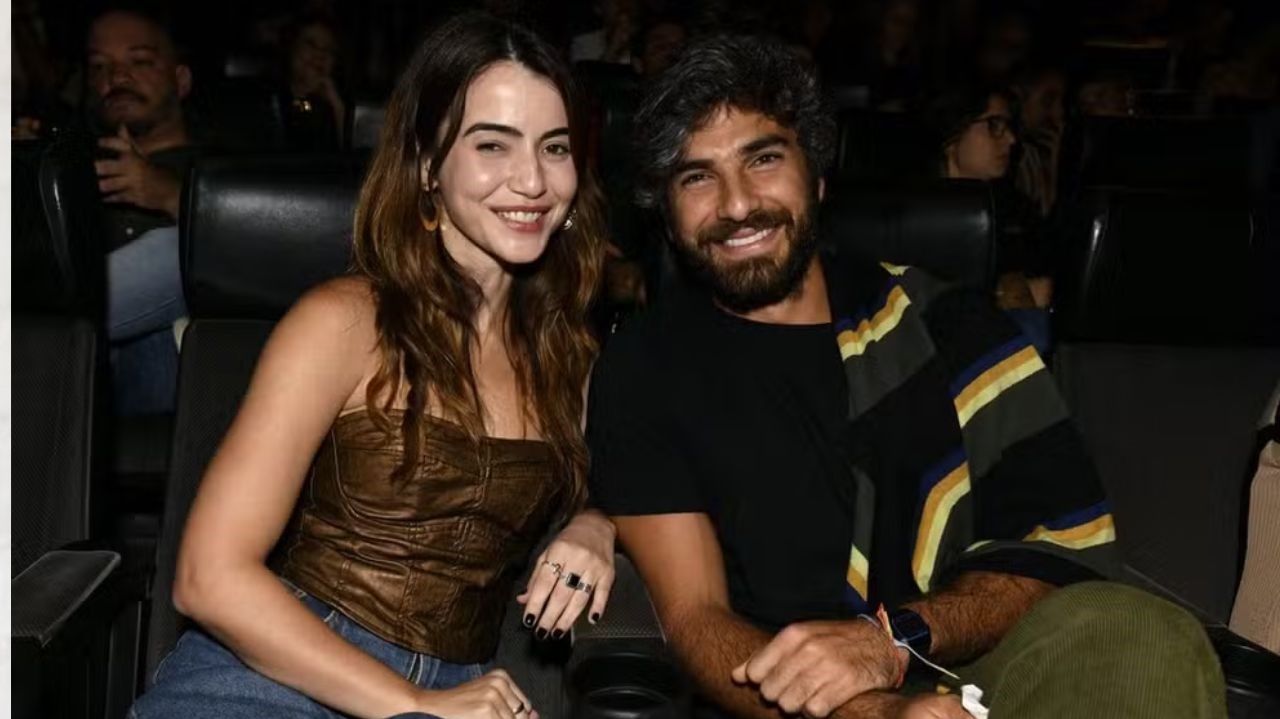 Hugo Moura assume namoro com Maria Clara Senra Lorena Bueri