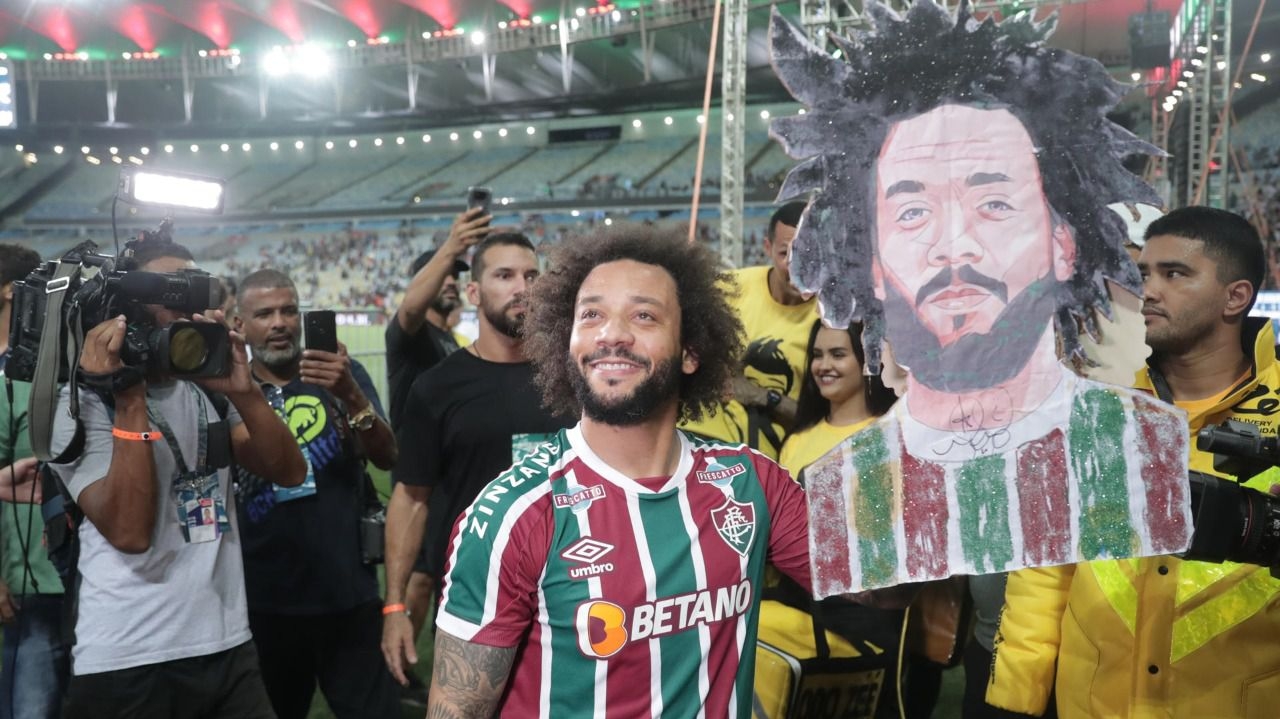 Fluminense anuncia rescisão de Marcelo após discussão com Mano Menezes Lorena Bueri