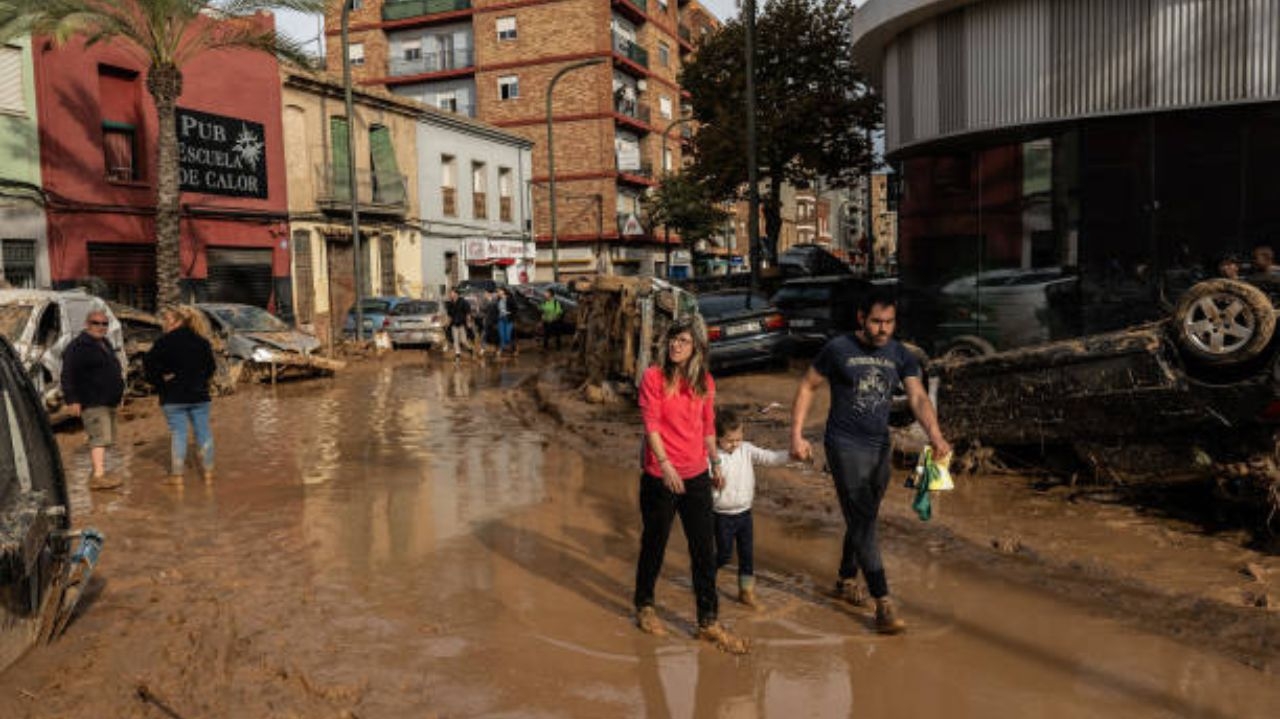 Autoridades da Espanha emitem alerta de tempestades na região de Valência   Lorena Bueri