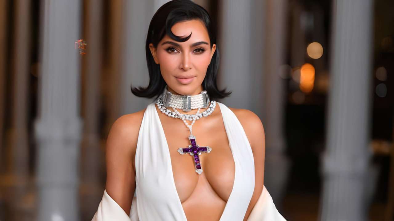 Kim Kardashian usa o mesmo colar de Lady Di no LACMA Art And Film Gala Lorena Bueri