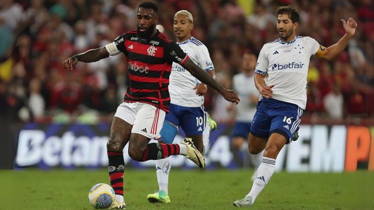 Cruzeiro e Flamengo duelam pela 32ª rodada do Campeonato Brasileiro Lorena Bueri