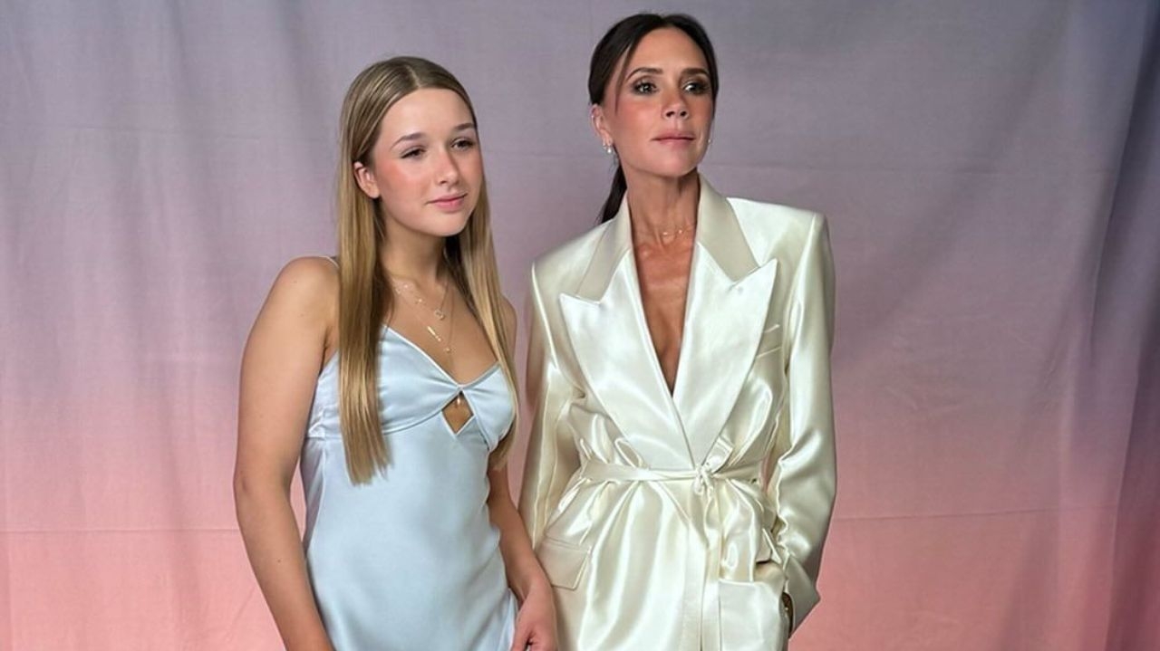 Victoria e Harper Beckham homenageiam mulheres que mais impactaram neste ano Lorena Bueri