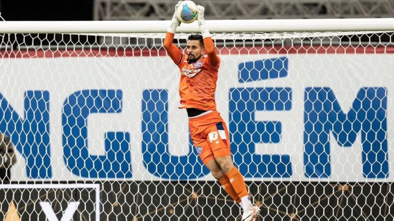 Goleiro Marcos Felipe admite fase complicada no Bahia e erros no jogo contra o São Paulo Lorena Bueri