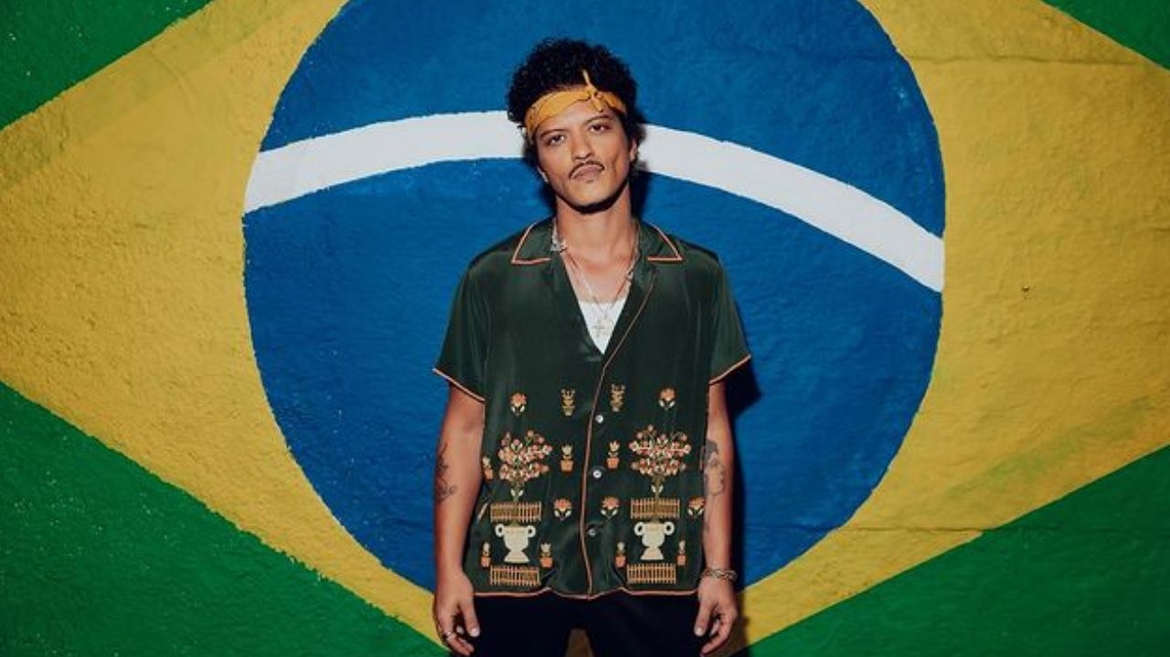 Bruno Mars grava novo vídeo no Brasil para se despedir dos fãs Lorena Bueri