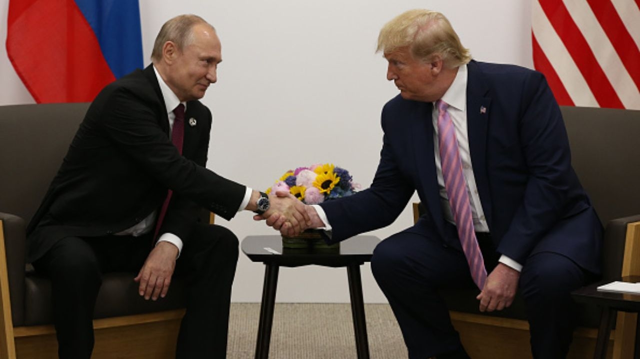 Vladimir Putin parabeniza Donald Trump pela vitória na presidência dos EUA Lorena Bueri