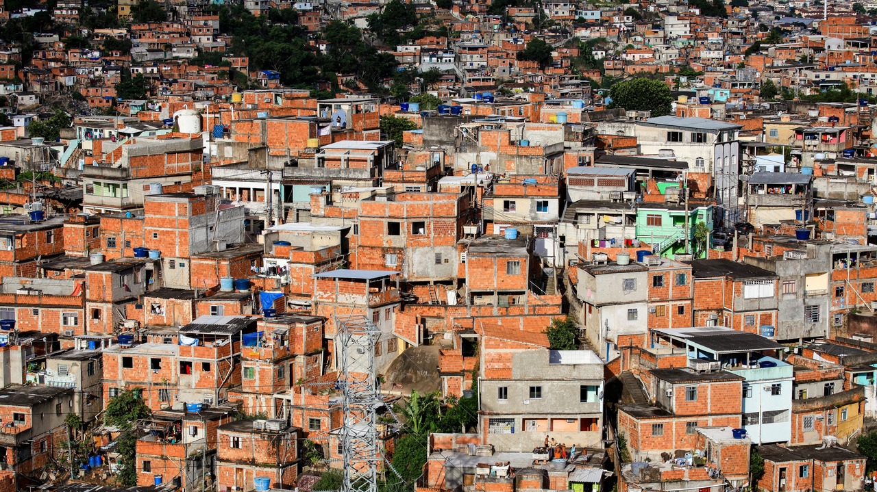 Censo diz que 8,1% dos brasileiros vivem em favelas; aumento é de 2,1% ao anterior Lorena Bueri