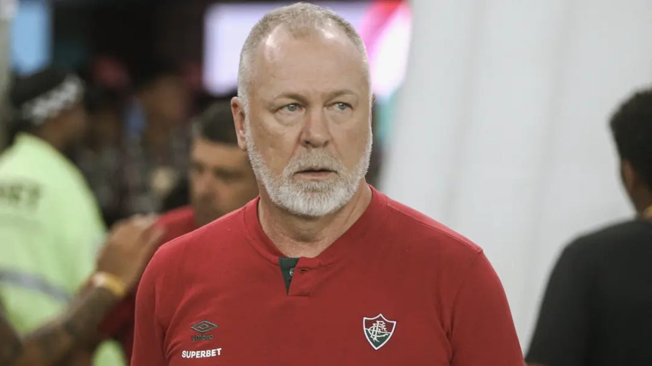 Fluminense perde pro Internacional fora de casa e Mano Menezes lamenta desfalques Lorena Bueri