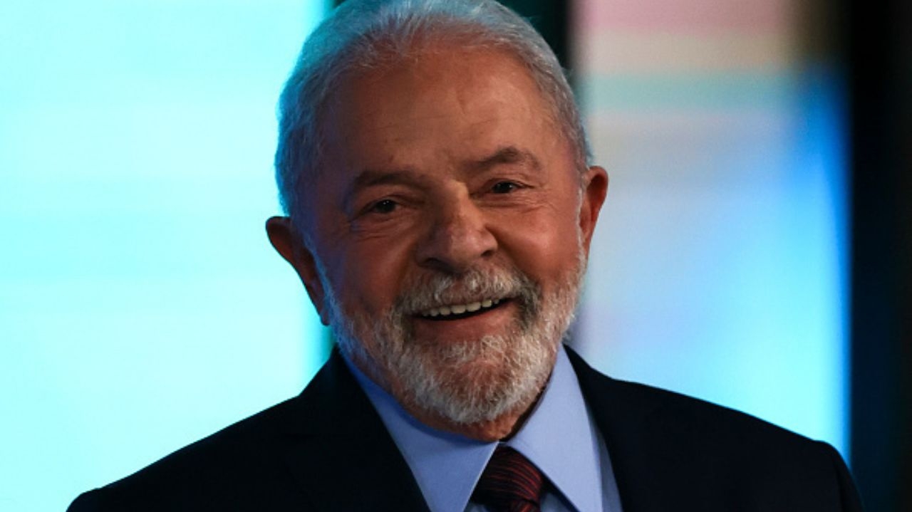 Após melhoras no quadro de saúde, médicos autorizam Lula viajar Lorena Bueri