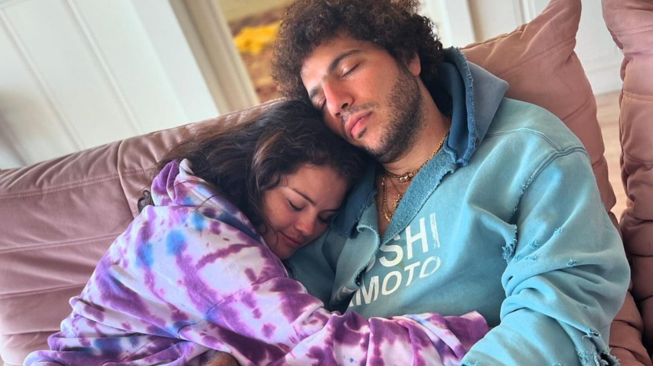 Benny Blanco conta detalhes de dates com Selena Gomez e revela simplicidade da cantora  Lorena Bueri