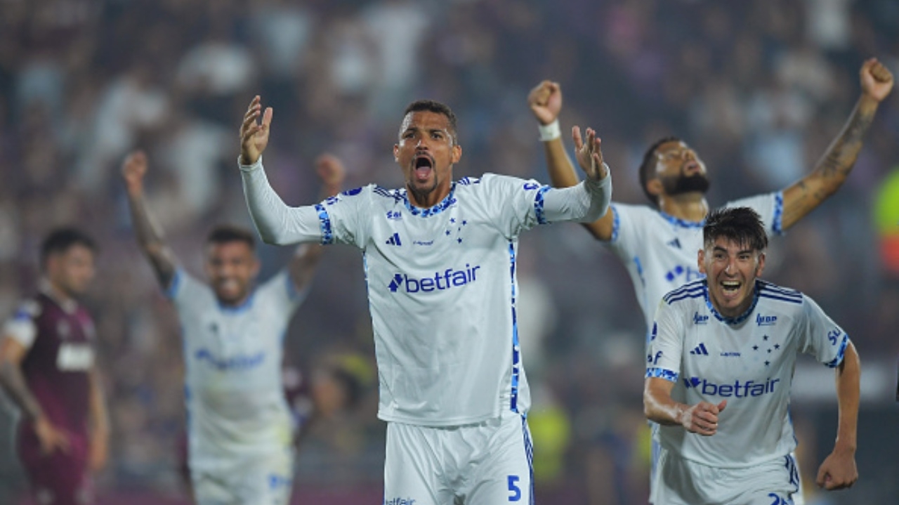 Cruzeiro acerta dois novos patrocínios para a final da Copa Sul-Americana Lorena Bueri