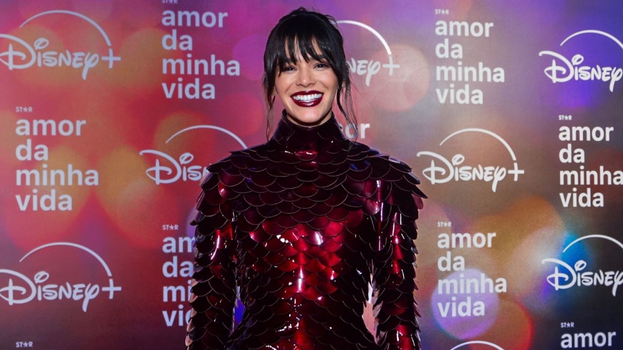 [Exclusivo] Bruna Marquezine revela experiência de co-dirigir e produzir: “Sonho que eu não me permitia sonhar” Lorena Bueri