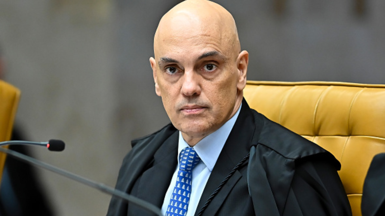  Alexandre de Moraes convoca Mauro Cid para esclarecer contradições em depoimento Lorena Bueri