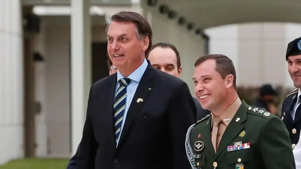 Advogado de Mauro Cid afirma que Bolsonaro sabia de plano para executar Lula Lorena Bueri