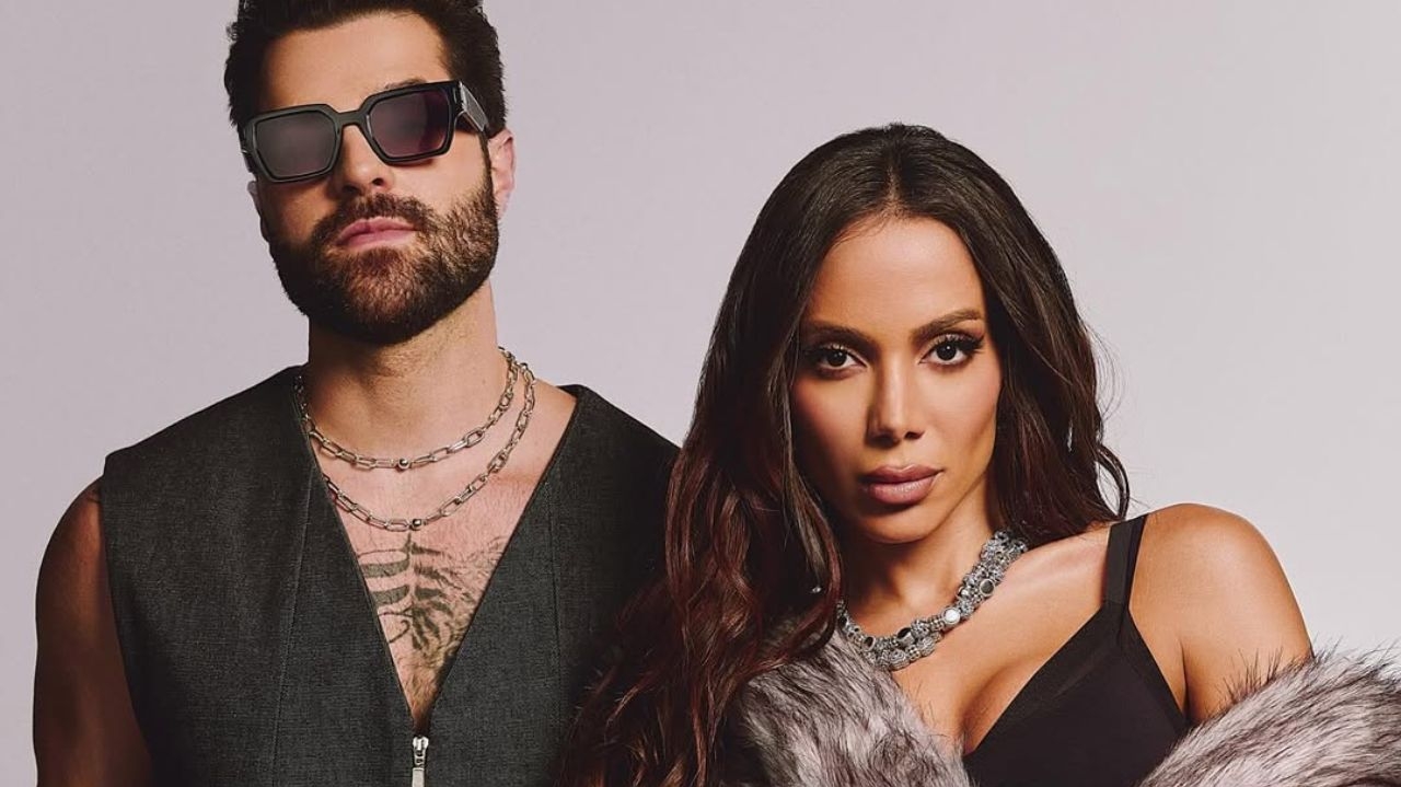 Alok e Anitta ostentam joias luxuosas no videoclipe de 'Looking For Love' Lorena Bueri